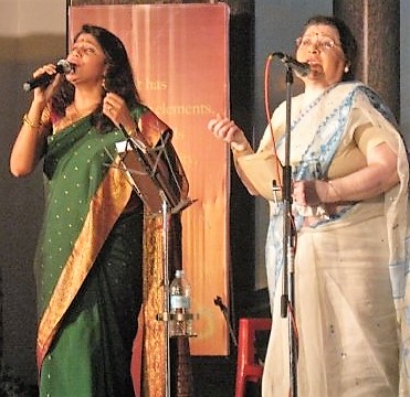 Antara with mother Sabita Chowdhury on stage in Bangalore